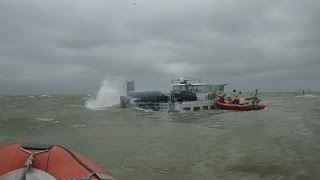 Binnenvaartschip gezonken op het IJsselmeer [upl. by Natsyrt]